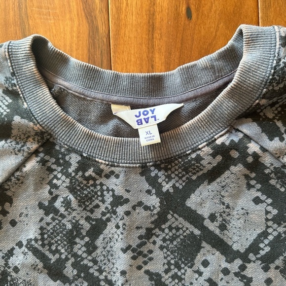 JoyLab Oversized Cropped Snakeskin Print Crewneck Sweatshirt size XL - Picture 3 of 3